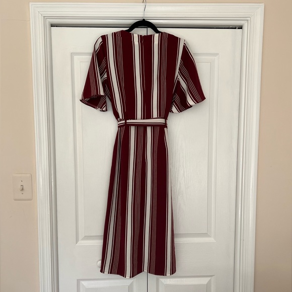 LOVERS + FRIENDS Burgundy Striped Midi Flutter Short Sleeve Wrap Dress Size M - Picture 5 of 8